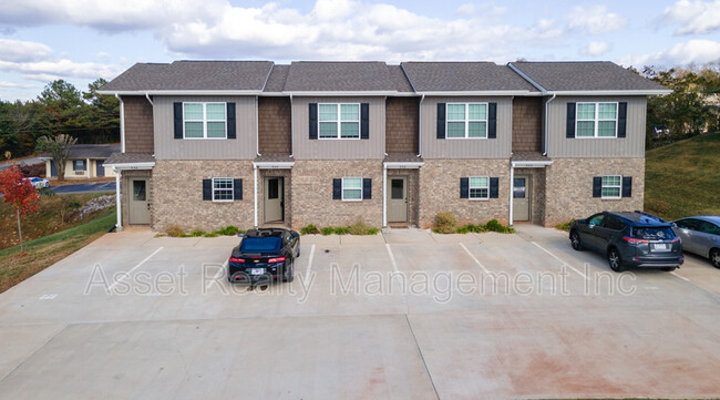 Foto del edificio - 934 Warrior Hill Dr