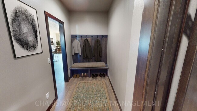 Foto del edificio - WALK IN AND AMENITY FILLED THREE BEDROOM TOWNHOME!