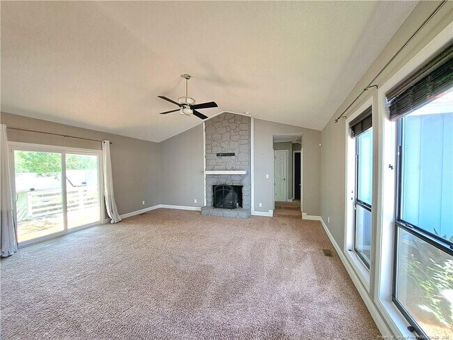 Building Photo - 741 Maxine St