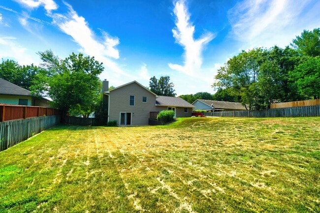 Building Photo - Fantastic Location! Close to MKT & Twin Lakes! 3BR/2.5BA/2000sqft., 2-Car Garage, Large Fenced Ya...