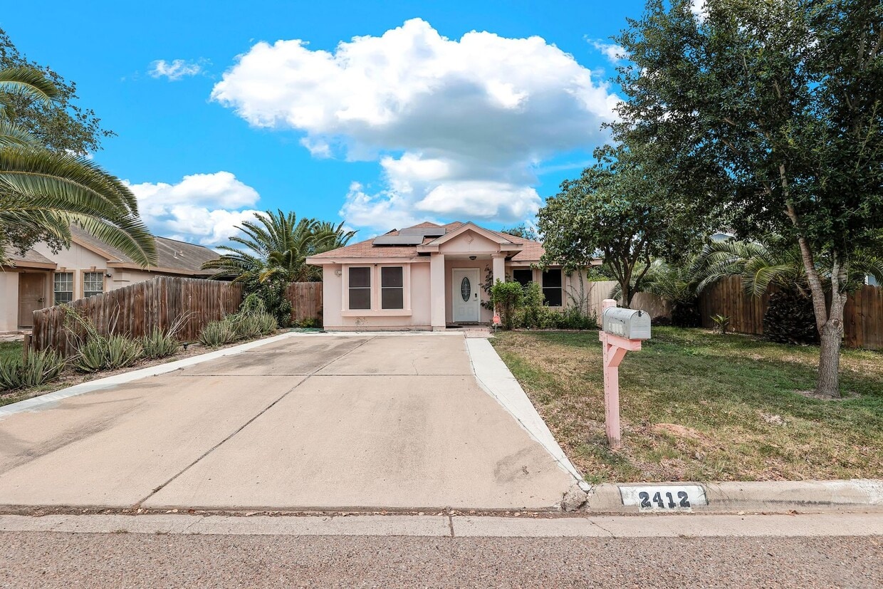 Primary Photo - FULLY FURNISHED! ALL APPLIANCES INCLUDED!