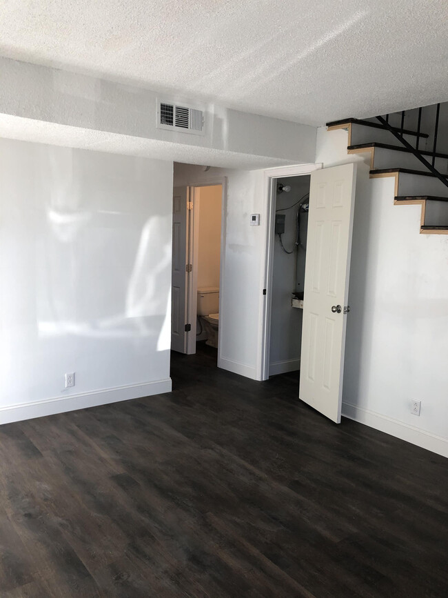 Building Photo - 3610 Willow Creek Ct