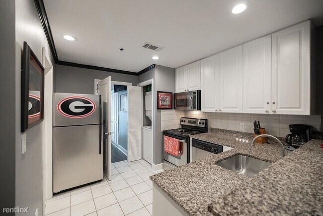 Foto del edificio - 1 br, 1 bath Condo - 250 W Broad St Apt 530