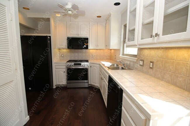 Building Photo - 6838 E 56th St