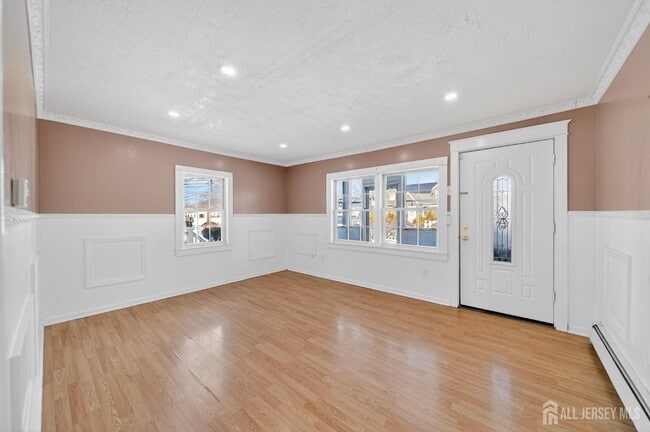 Foto del edificio - 114 Larch St