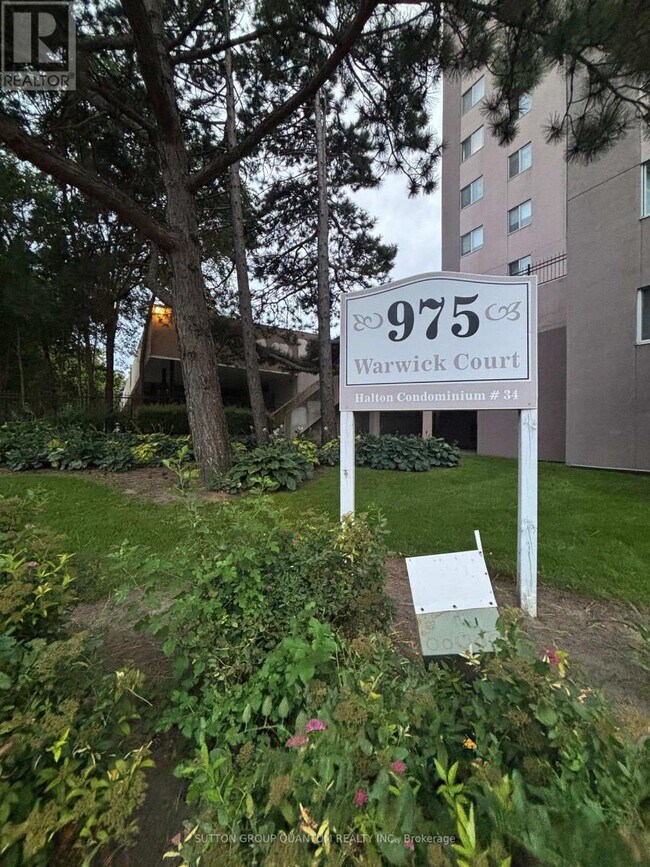 Building Photo - 975 Warwick Ct