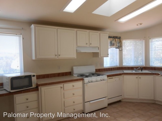 Foto del edificio - 10176 Lilac Ridge Rd