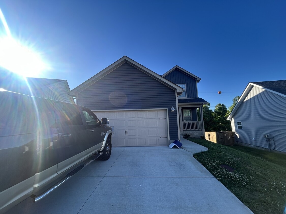 Building Photo - 1385 Isaiah Dr