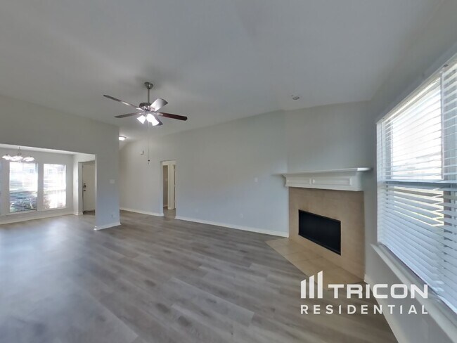 Foto del edificio - 102 Drycreek Dr