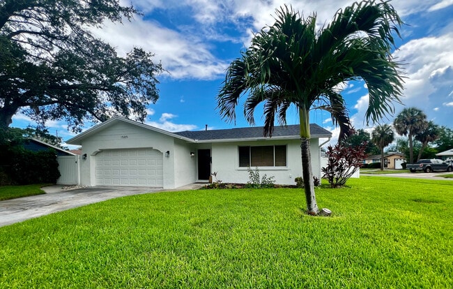 Building Photo - 1585 Pennsylvania Ave NE