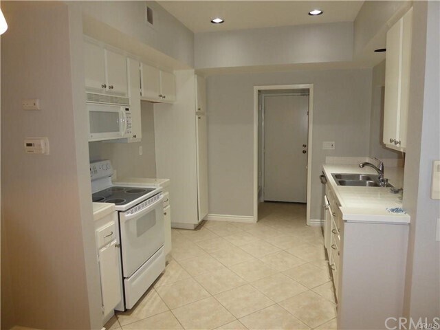 Building Photo - 9 Coral Ridge