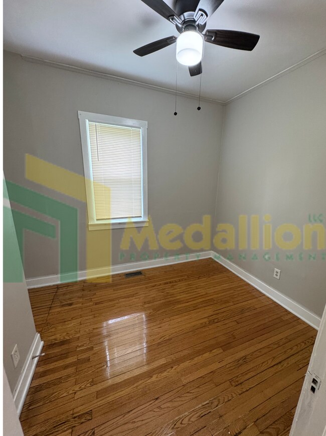 Foto del edificio - Charming Recently Updated Home 4-5 beds wi...