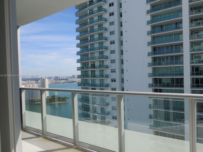 Foto del edificio - 1300 Brickell Bay Dr