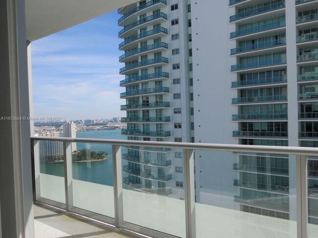 Building Photo - 1300 Brickell Bay Dr