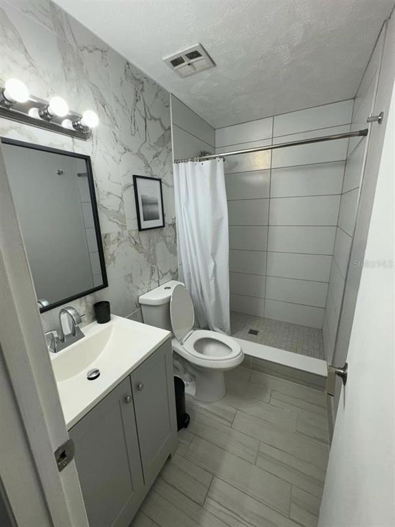 Foto del edificio - 1649 W Oak Ridge Rd