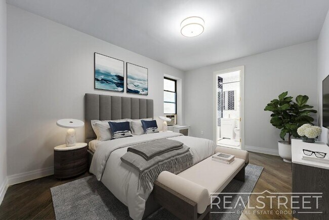 Foto del edificio - 4 bed | 3 Full Bath In Prime Brooklyn Heights