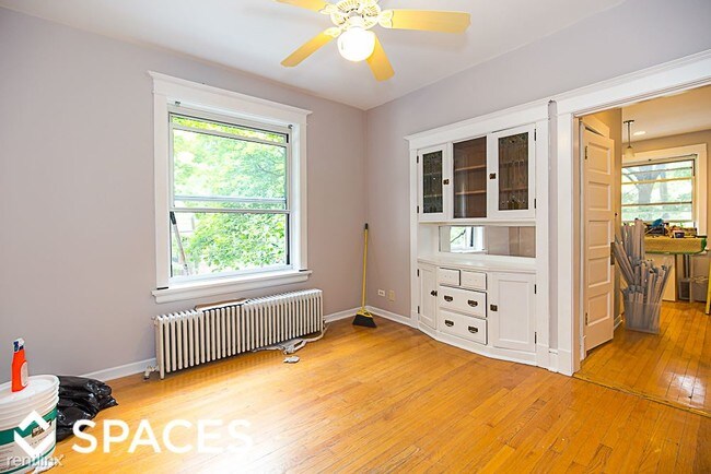 Building Photo - 3221 N Leavitt St