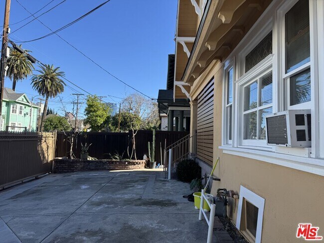 Foto del edificio - 2024 W 12th St