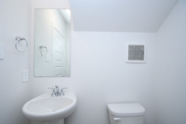 Building Photo - 4210 Laurel Oak Cir
