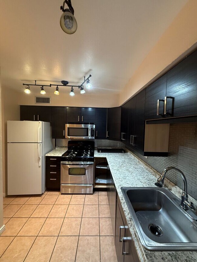 Foto del edificio - Townhome For Rent