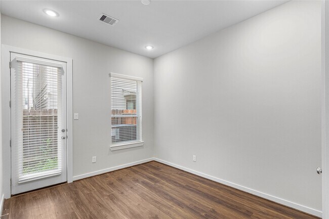 Foto del edificio - 604 Thornton Oaks Ln