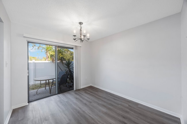 Foto del edificio - 200 Westwood Terrace N