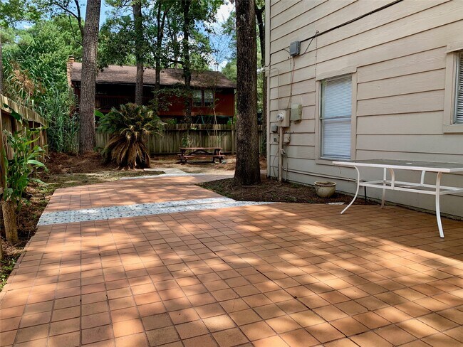 Building Photo - 2 Goldthread Ct