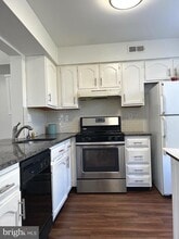 Building Photo - 704B Trescott Pl