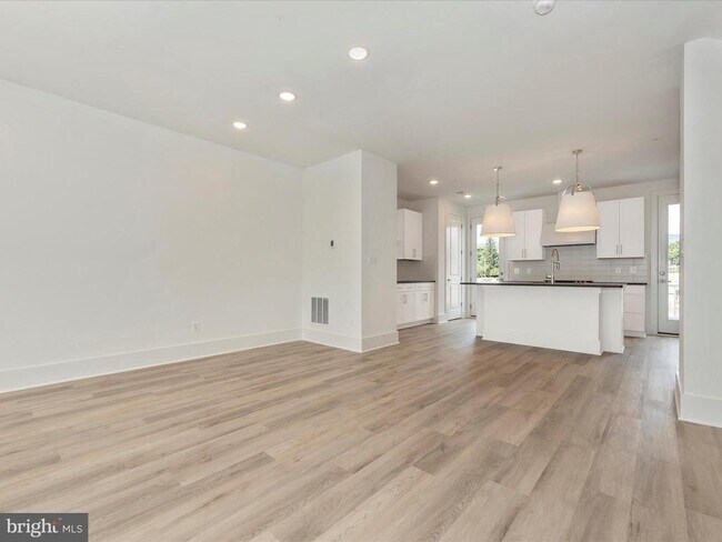 Foto del edificio - 705 Iron Frg Rd