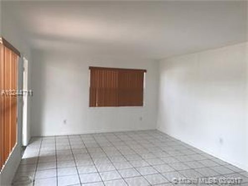 Foto del edificio - 5606 Lincoln St