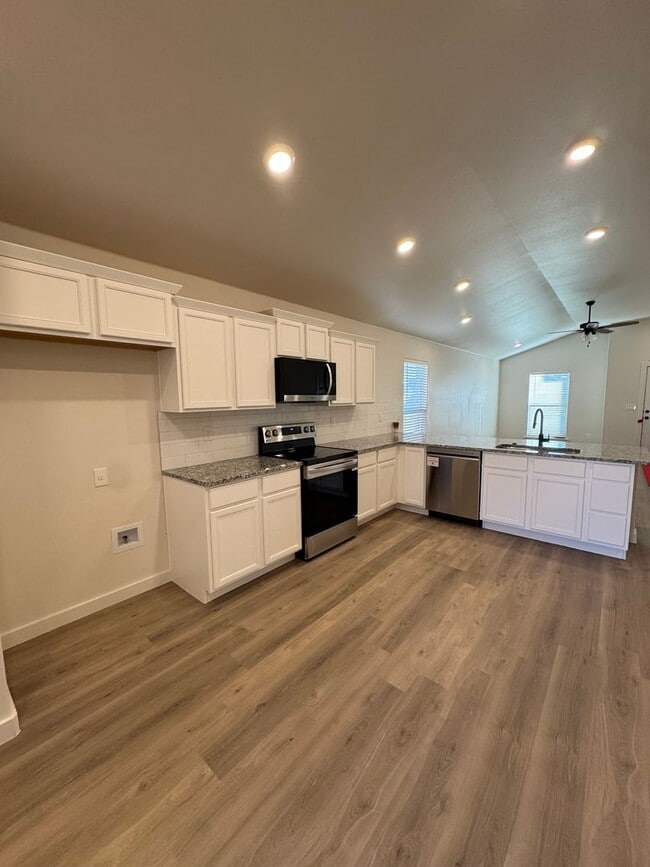 Building Photo - New built in Homestaed 2025 Large 3/2/2