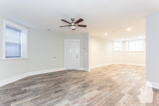 Foto del edificio - 2922 W Logan Blvd