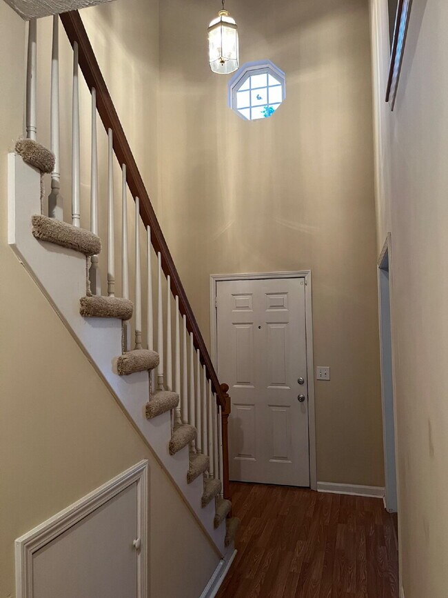 Foto del edificio - "Charming 2-Bedroom Townhouse with 2.5 Baths in Murfreesboro – Spacious 1,290 Sq Ft Living!"