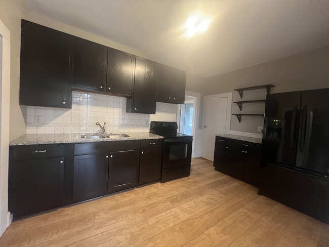 Building Photo - 1417 Birch St