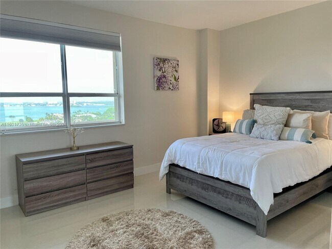 Building Photo - 10185 Collins Ave