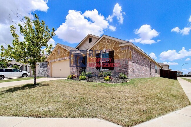 Foto del edificio - Beautiful 4 Bedroom/2 Bath Open Concept Home