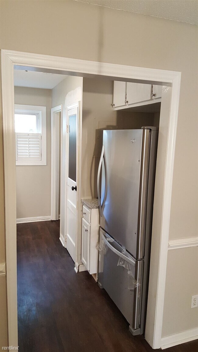 Building Photo - 2 br, 1.5 bath Condo - 6301 New Market