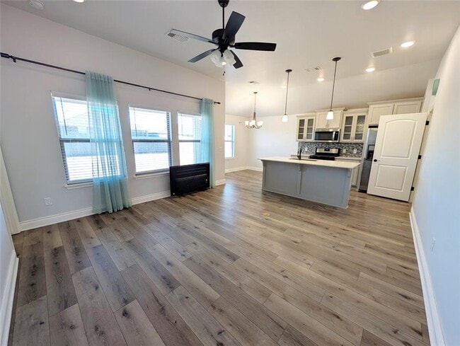 Building Photo - 18637 Como Dr