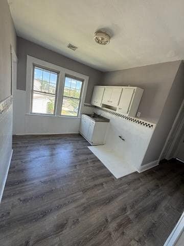 Building Photo - 565 E Elm St