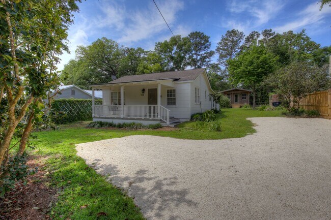 Building Photo - 2/1 Located in the Fruit and Nut section o...