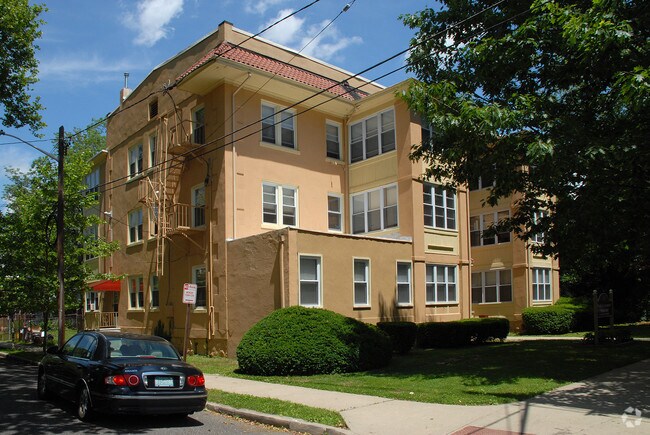 Building Photo - 1320 W State St