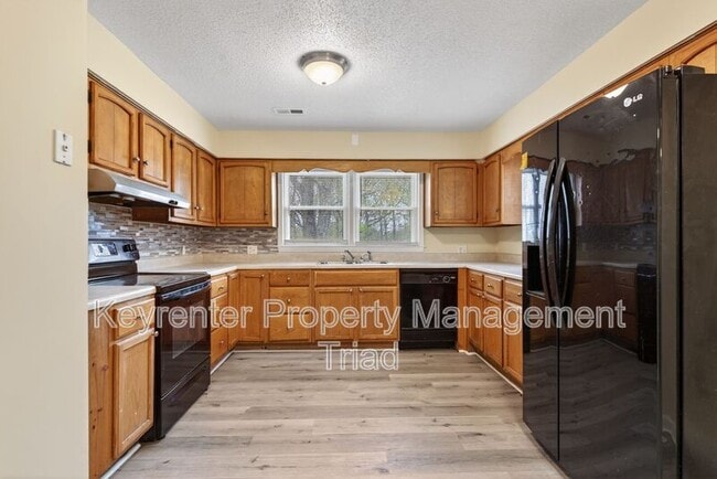 Foto del edificio - 506 Rocky Knoll Rd