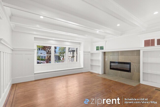 Building Photo - 832 E 21st St