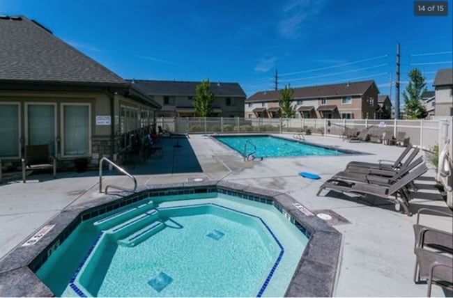 Building Photo - Beautiful 4-Bedroom Townhouse in Gated Com...