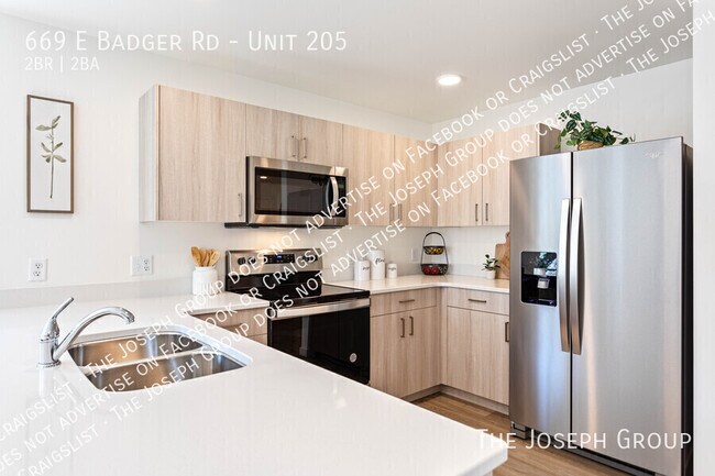 Foto del edificio - 669 E Badger Rd