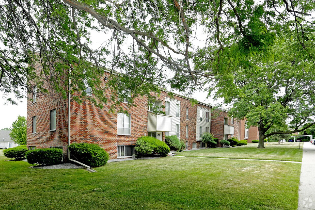 Clairridge Estates Apartments Apartments in Clinton Township, MI