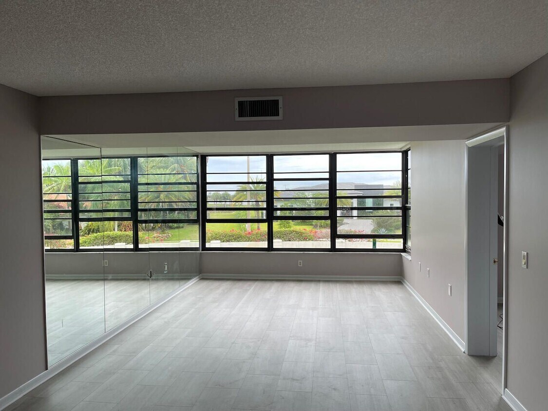 Foto principal - 3516 Whitehall Dr