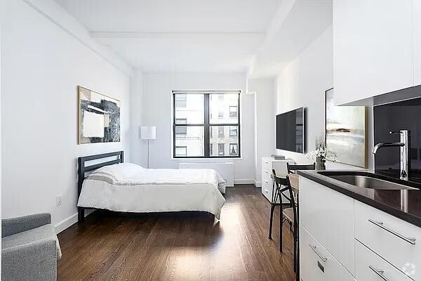 Building Photo - 212 W 91st St