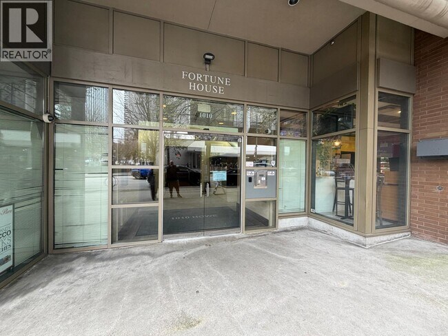 Photo du bâtiment - 1010 Howe St