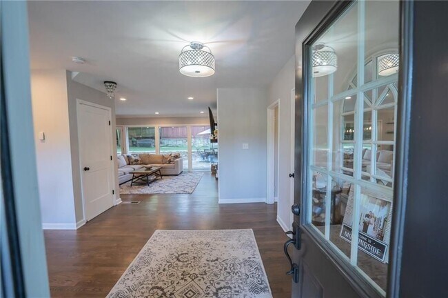 Building Photo - 1210 Lenox Cir NE